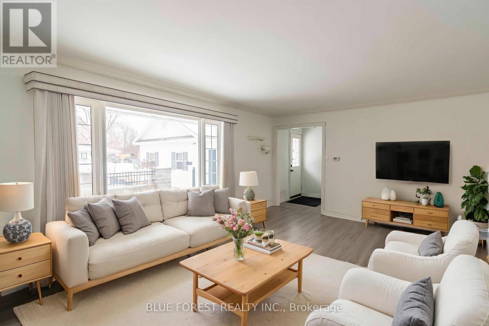 24 Daleview Crescent, London North, Ontario  N5X 1H1 - Photo 5 - X12646348