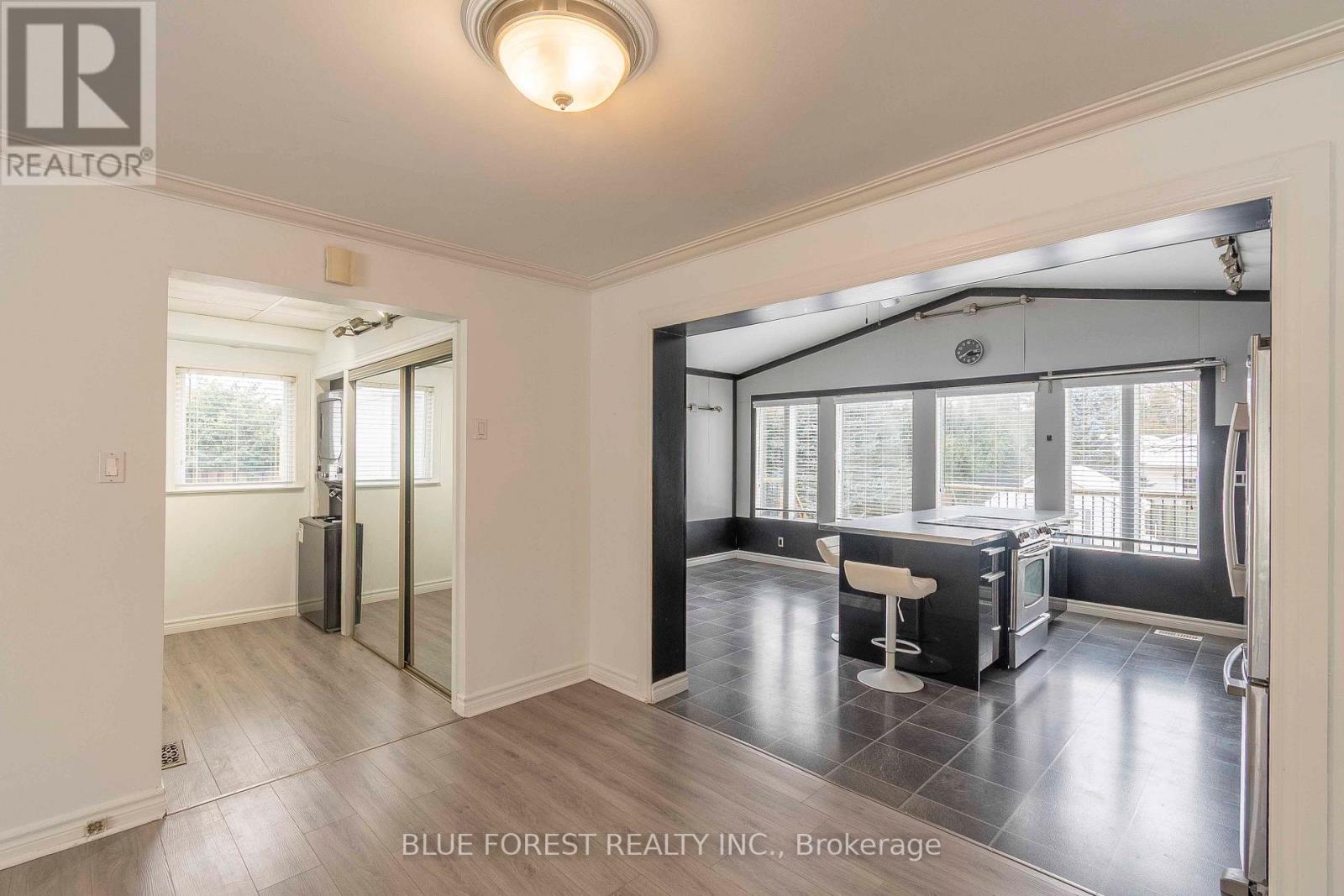 24 Daleview Crescent, London North, Ontario  N5X 1H1 - Photo 7 - X12646348