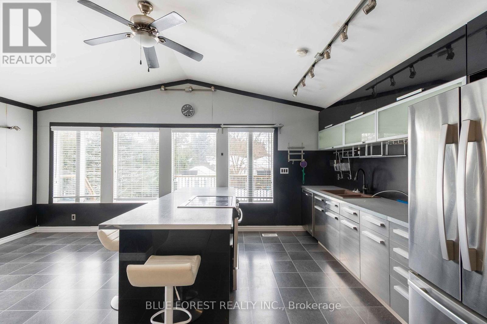 24 Daleview Crescent, London North, Ontario  N5X 1H1 - Photo 8 - X12646348