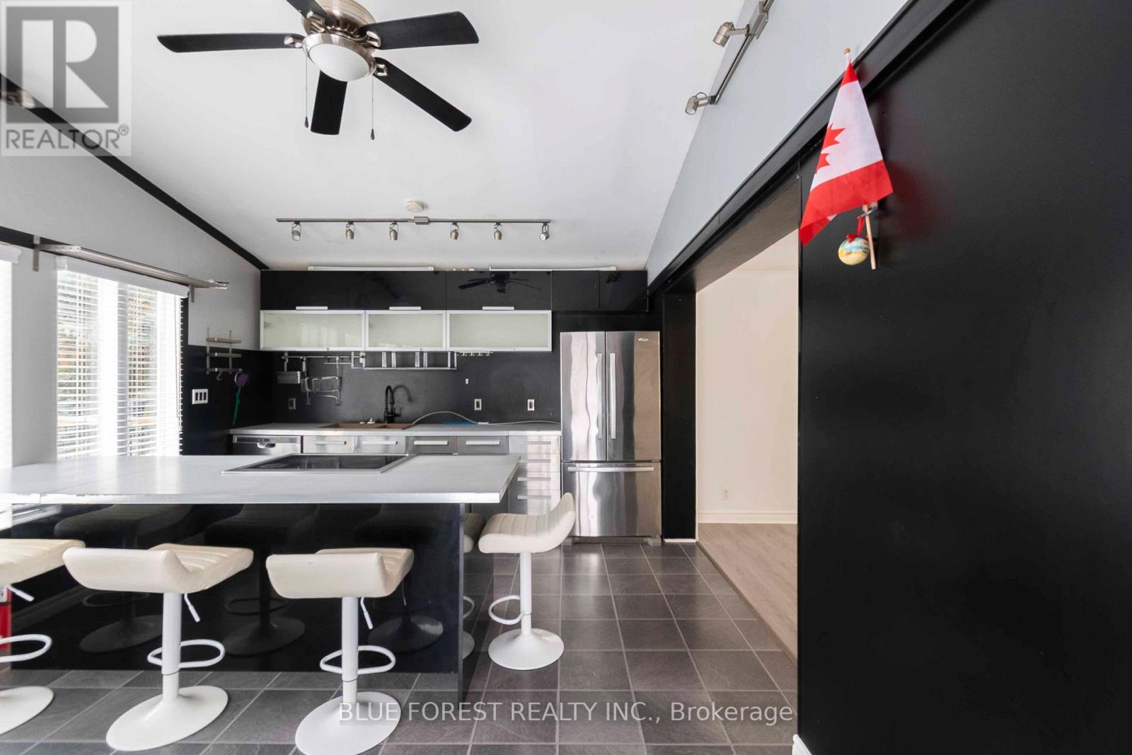 24 Daleview Crescent, London North, Ontario  N5X 1H1 - Photo 9 - X12646348