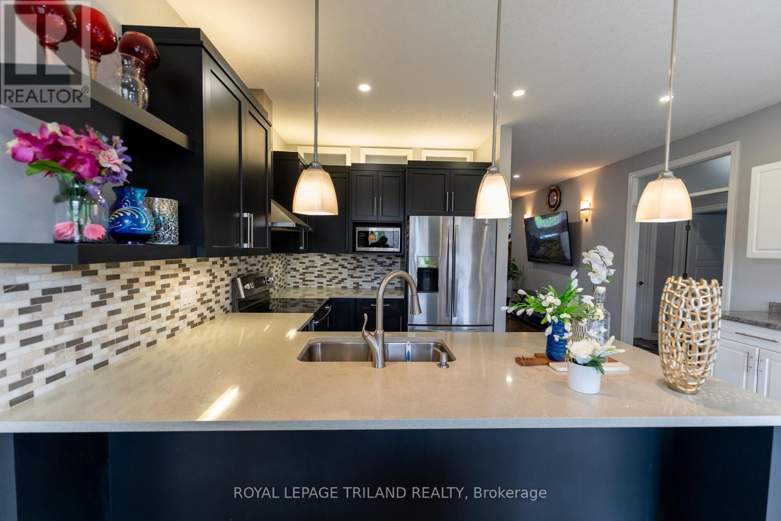 1984 Jubilee Drive, London North, Ontario  N6G 0H7 - Photo 10 - X12646376