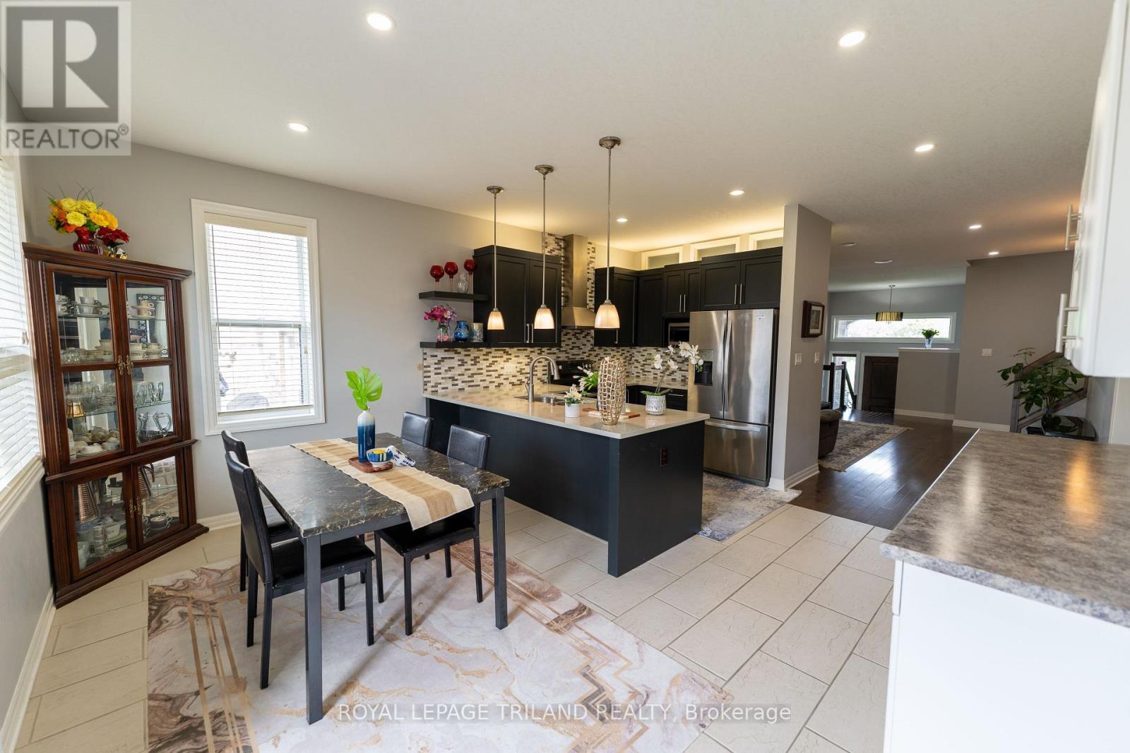 1984 Jubilee Drive, London North, Ontario  N6G 0H7 - Photo 12 - X12646376