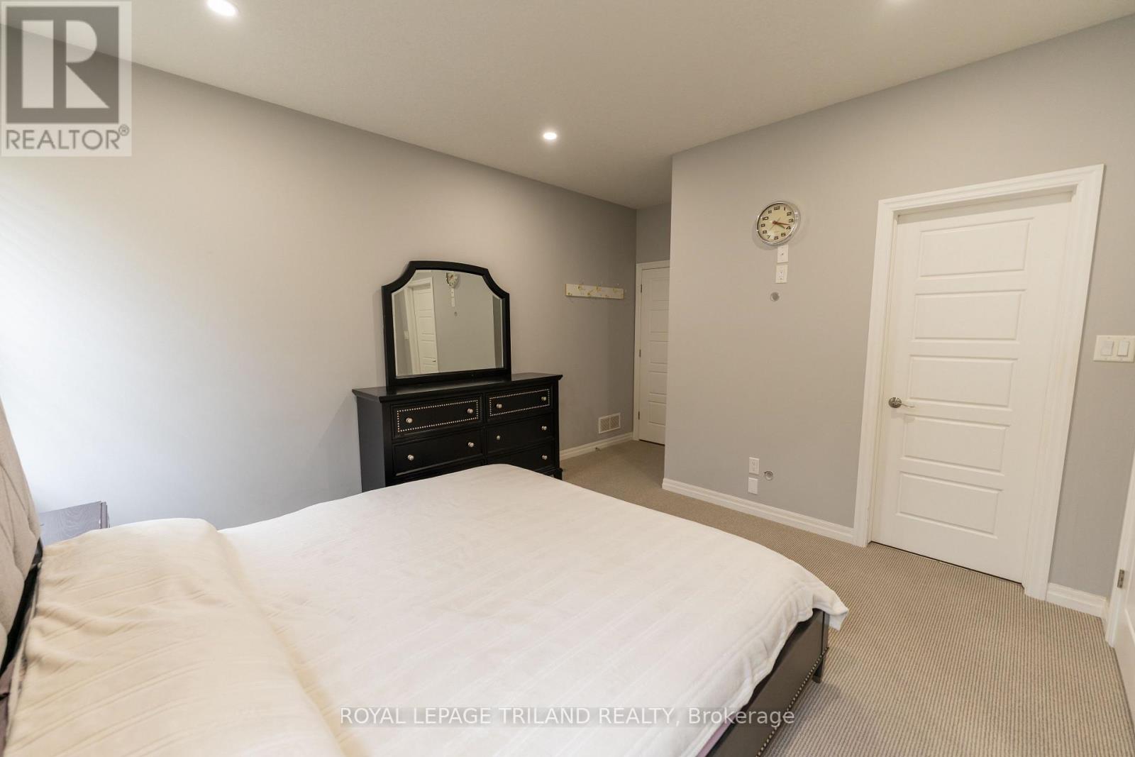 1984 Jubilee Drive, London North, Ontario  N6G 0H7 - Photo 19 - X12646376