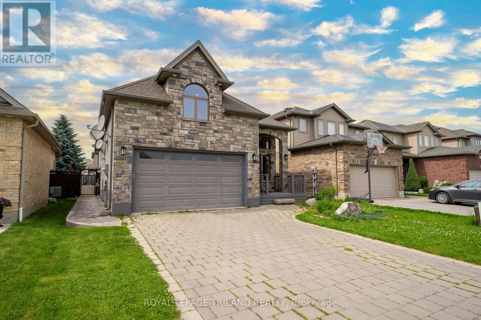 1984 Jubilee Drive, London North, Ontario  N6G 0H7 - Photo 2 - X12646376