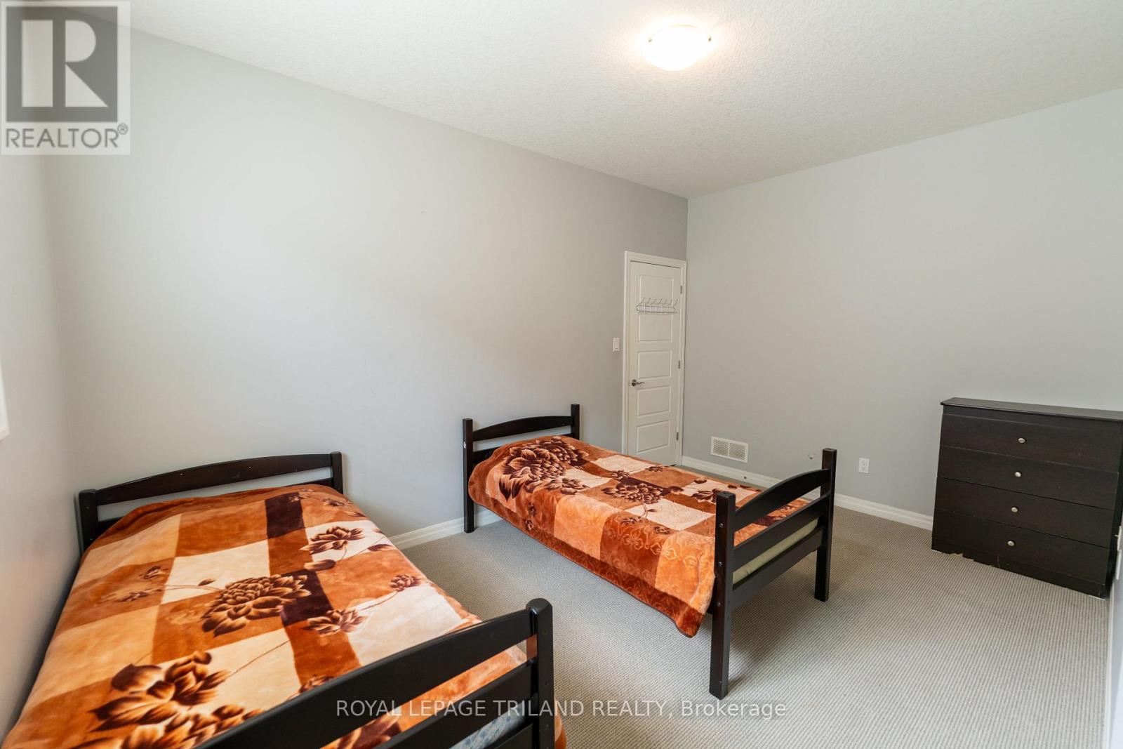 1984 Jubilee Drive, London North, Ontario  N6G 0H7 - Photo 25 - X12646376