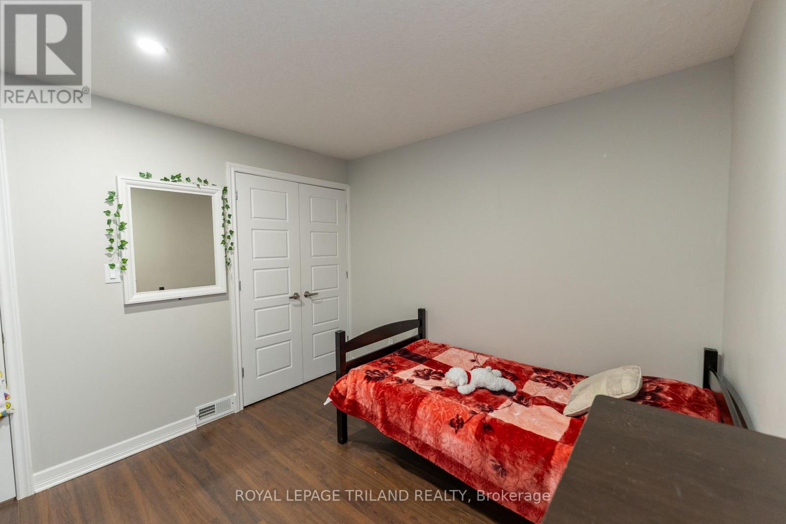 1984 Jubilee Drive, London North, Ontario  N6G 0H7 - Photo 29 - X12646376