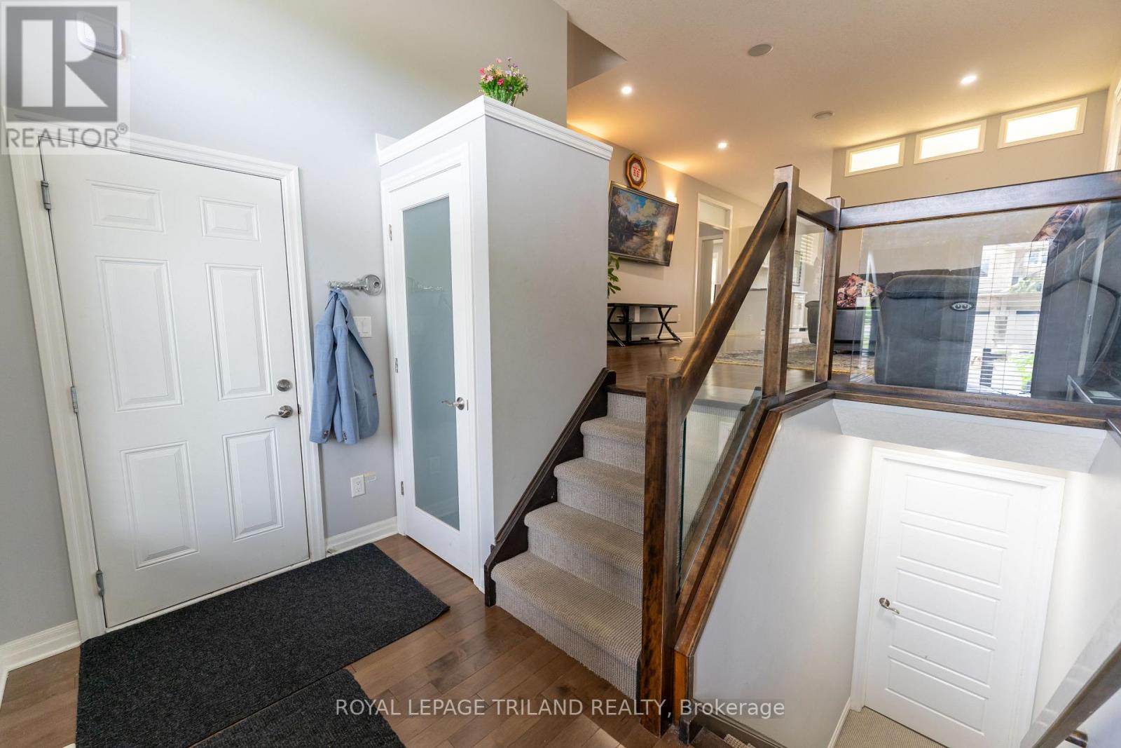 1984 Jubilee Drive, London North, Ontario  N6G 0H7 - Photo 3 - X12646376