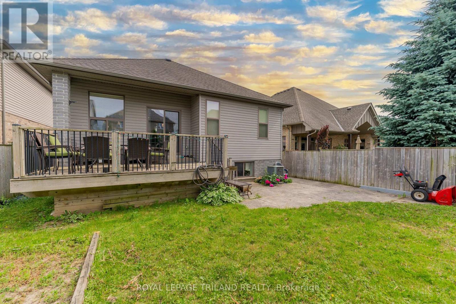 1984 Jubilee Drive, London North, Ontario  N6G 0H7 - Photo 36 - X12646376