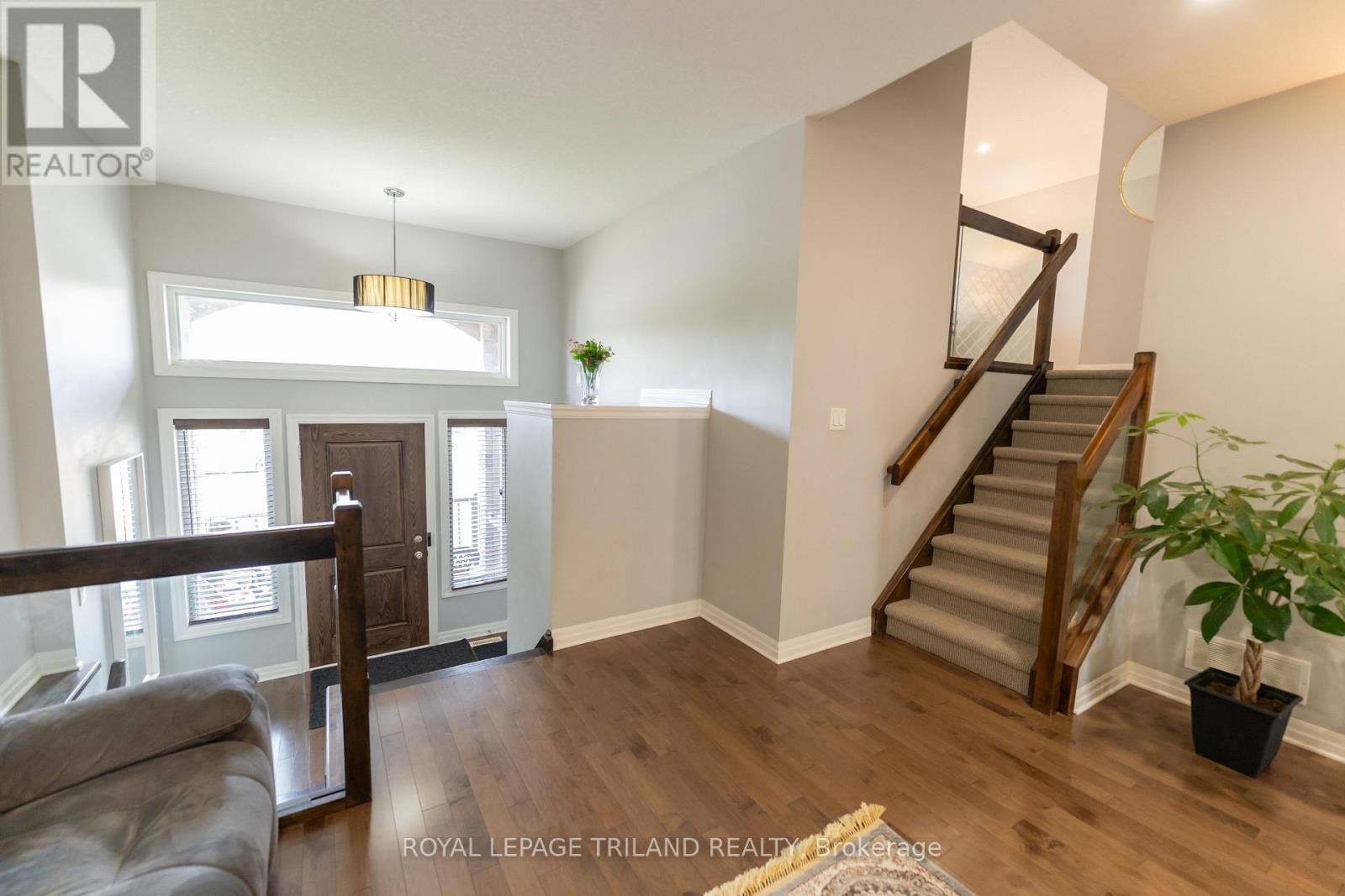 1984 Jubilee Drive, London North, Ontario  N6G 0H7 - Photo 4 - X12646376