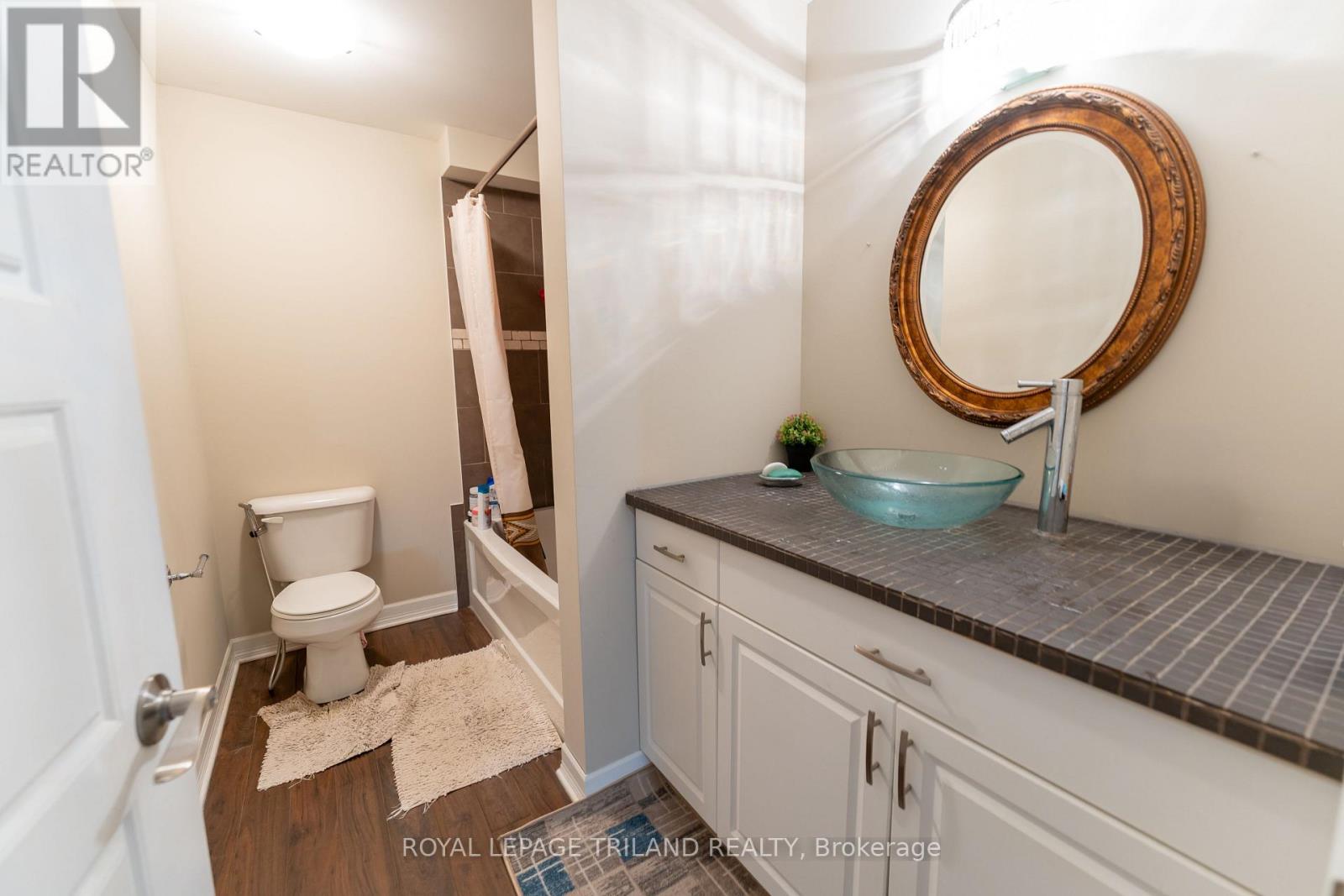 1984 Jubilee Drive, London North, Ontario  N6G 0H7 - Photo 8 - X12646376