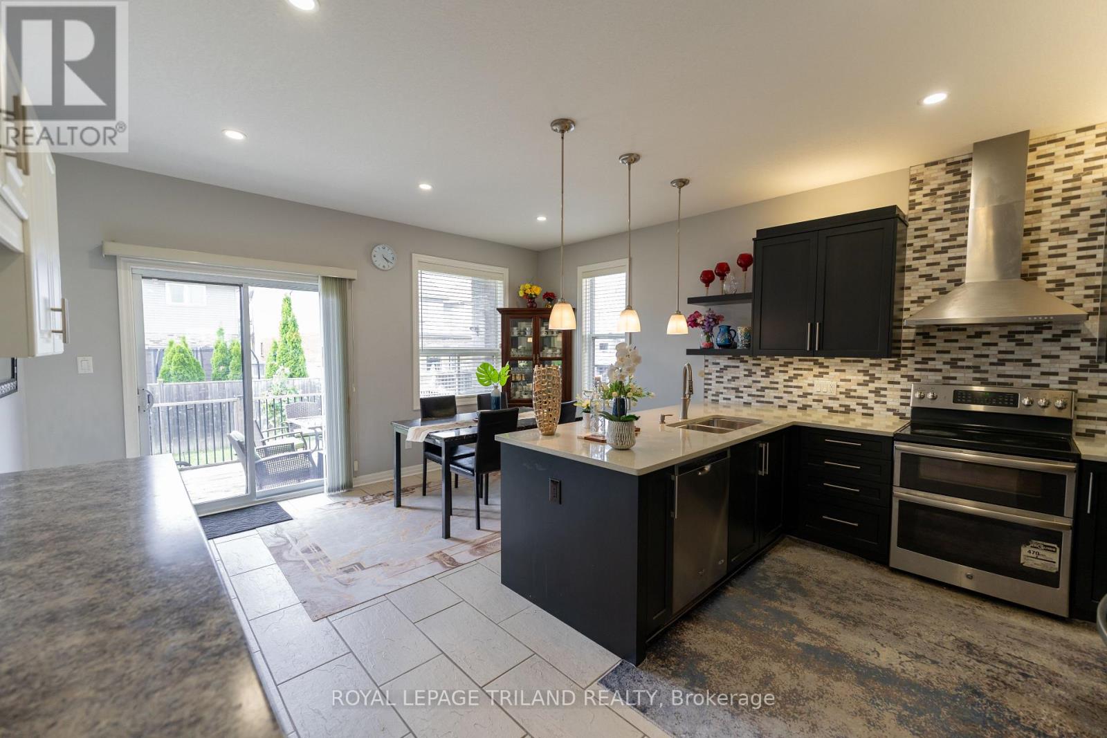 1984 Jubilee Drive, London North, Ontario  N6G 0H7 - Photo 9 - X12646376