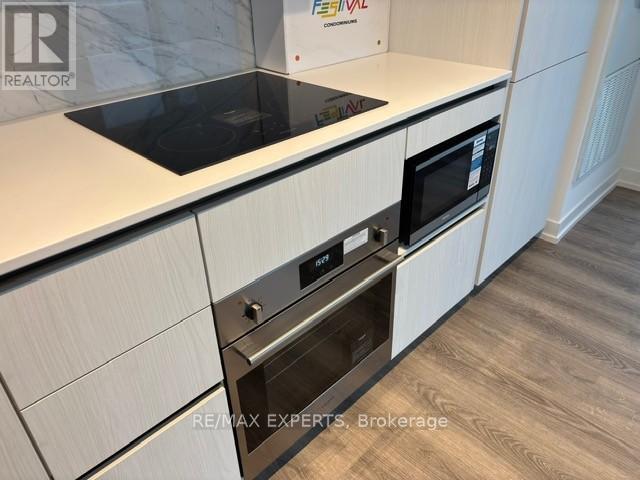 4902 - 8 Interchange Way, Vaughan, Ontario  L4K 0R2 - Photo 3 - N12646356