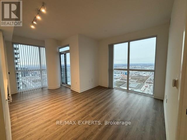 4902 - 8 Interchange Way, Vaughan, Ontario  L4K 0R2 - Photo 6 - N12646356