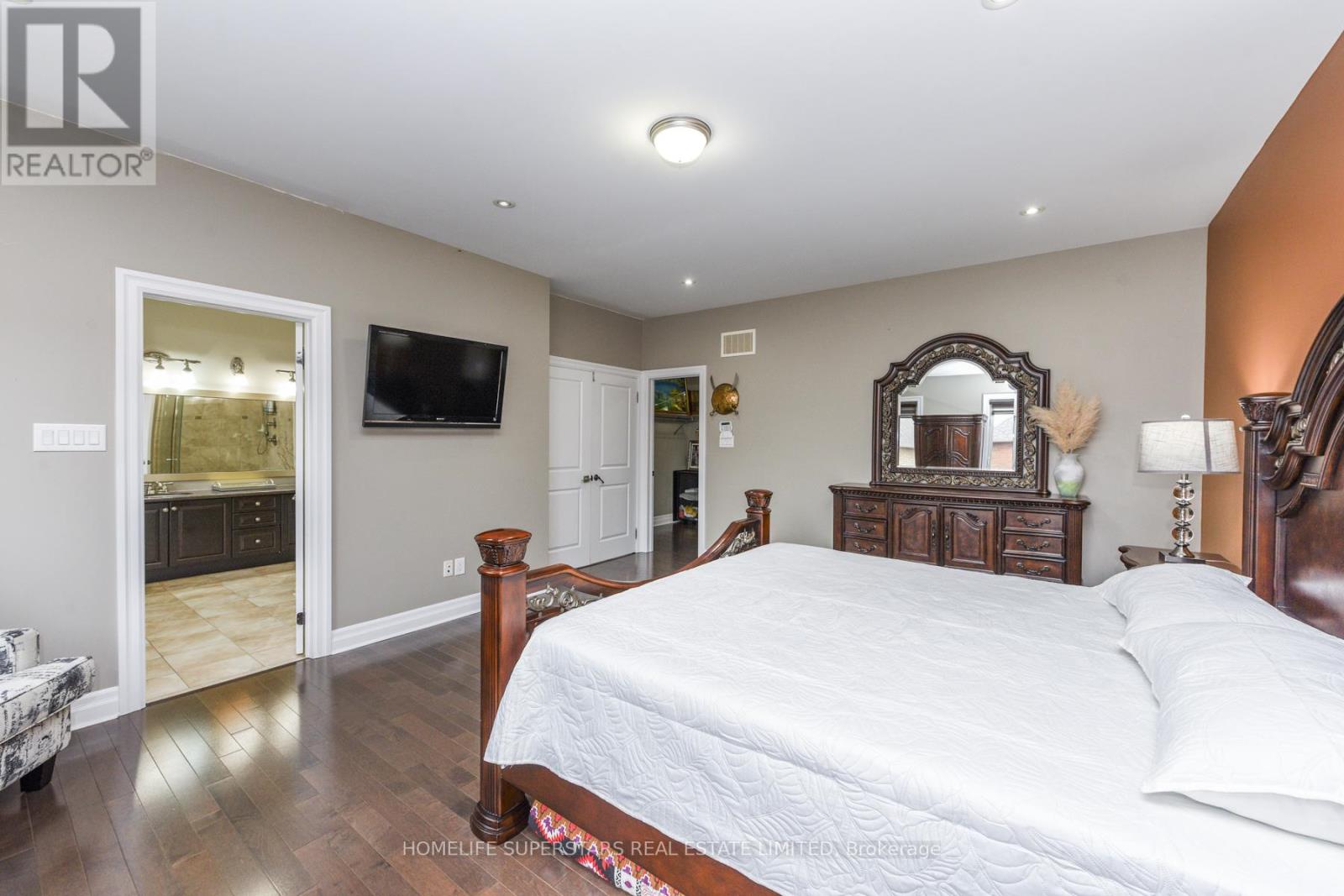 8 Bainsville Circle, Brampton, Ontario  L6P 3A5 - Photo 19 - W12646380