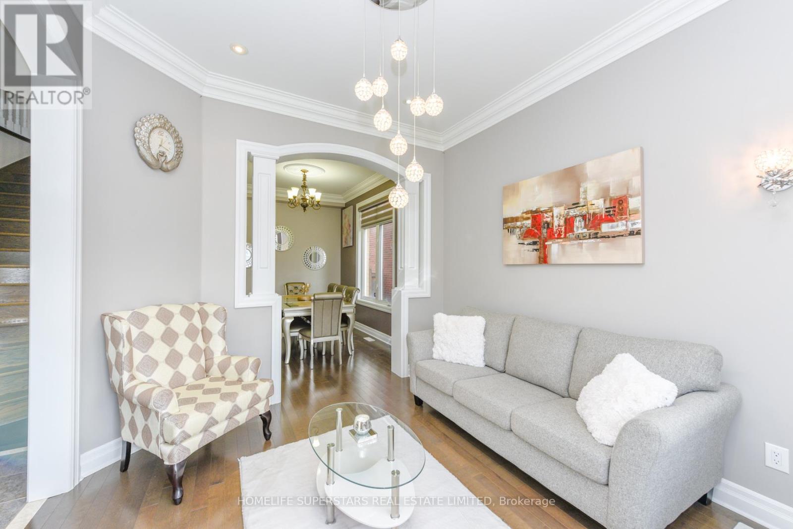 8 Bainsville Circle, Brampton, Ontario  L6P 3A5 - Photo 3 - W12646380