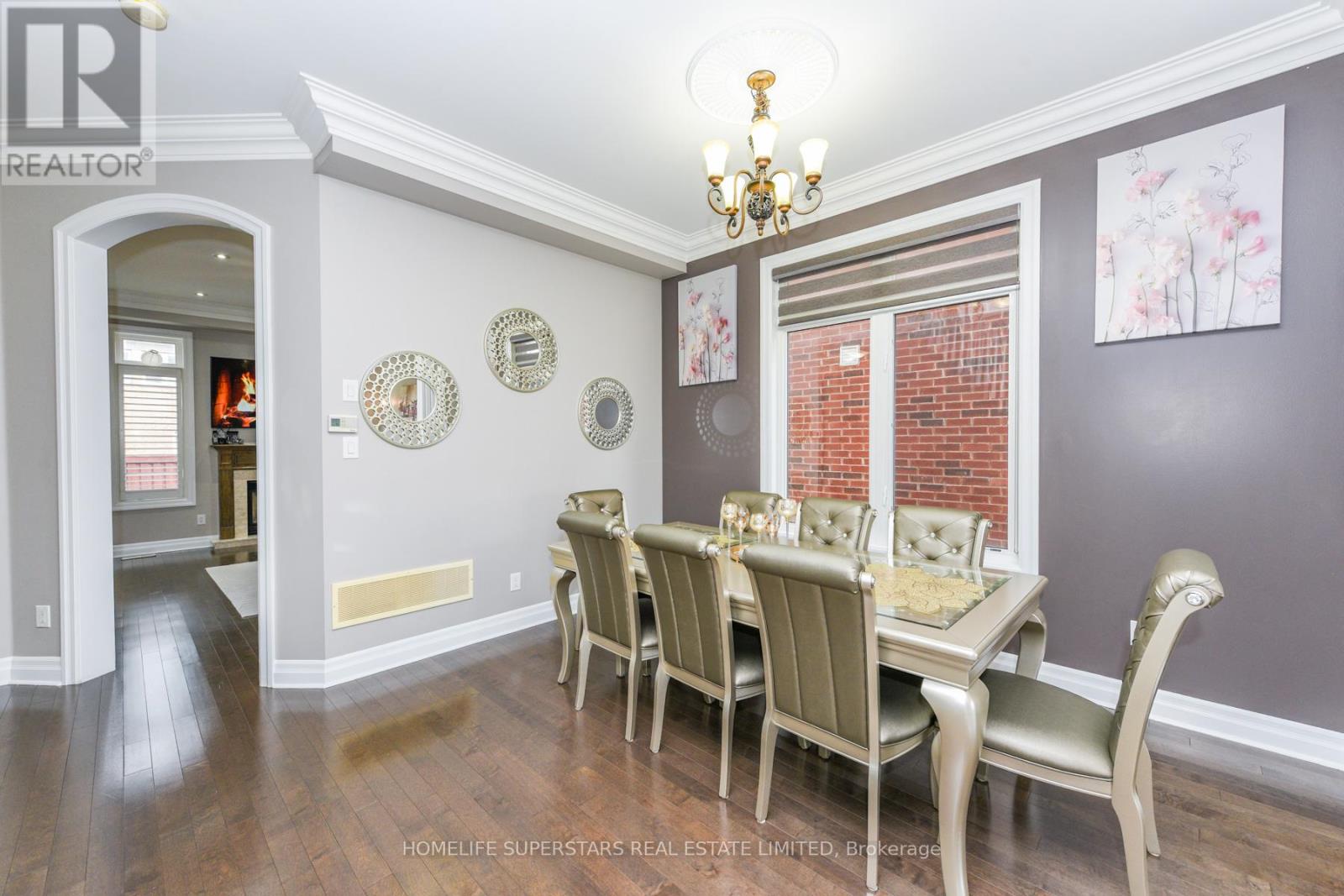 8 Bainsville Circle, Brampton, Ontario  L6P 3A5 - Photo 5 - W12646380