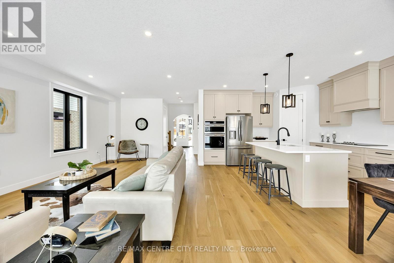 179 Foxborough Place, Thames Centre, Ontario  N0M 2P0 - Photo 10 - X12646406