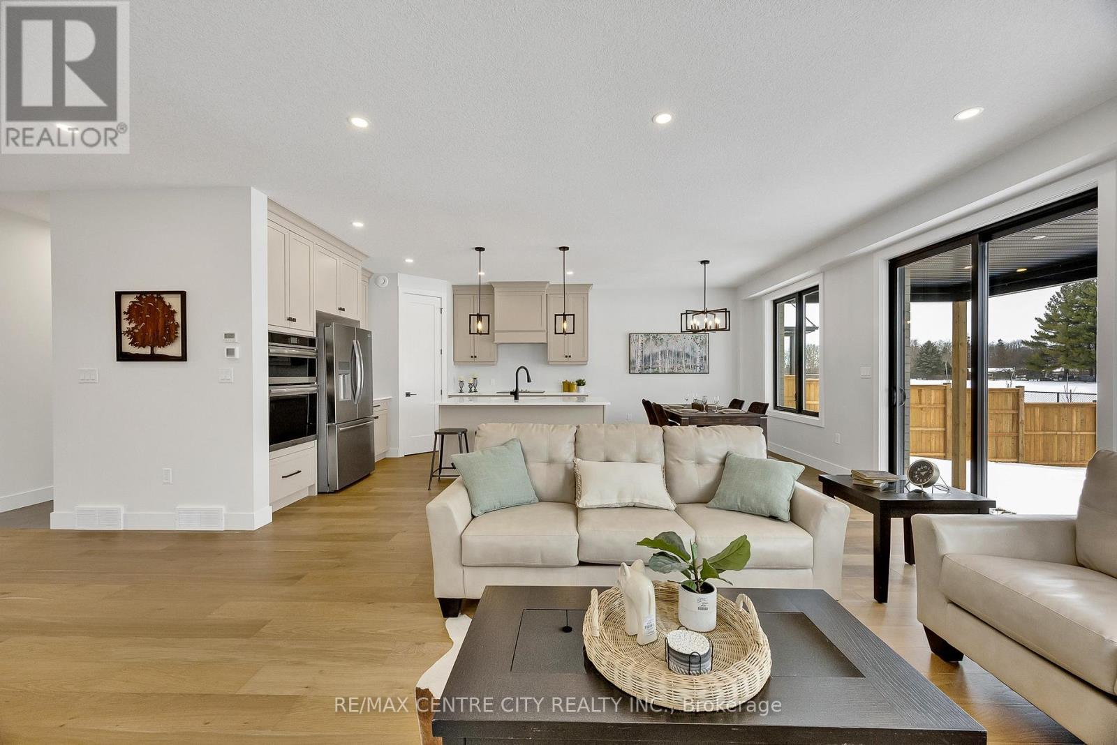 179 Foxborough Place, Thames Centre, Ontario  N0M 2P0 - Photo 7 - X12646406