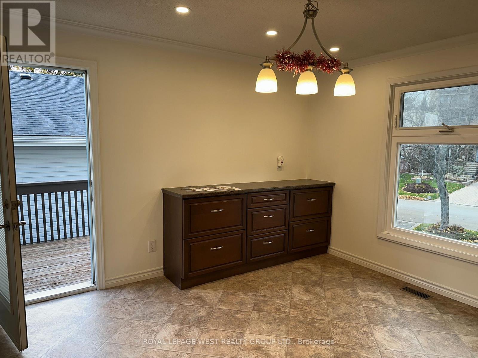 Upper - 1294 Forest Hill, Oakville, Ontario  L6H 2S4 - Photo 9 - W12608830