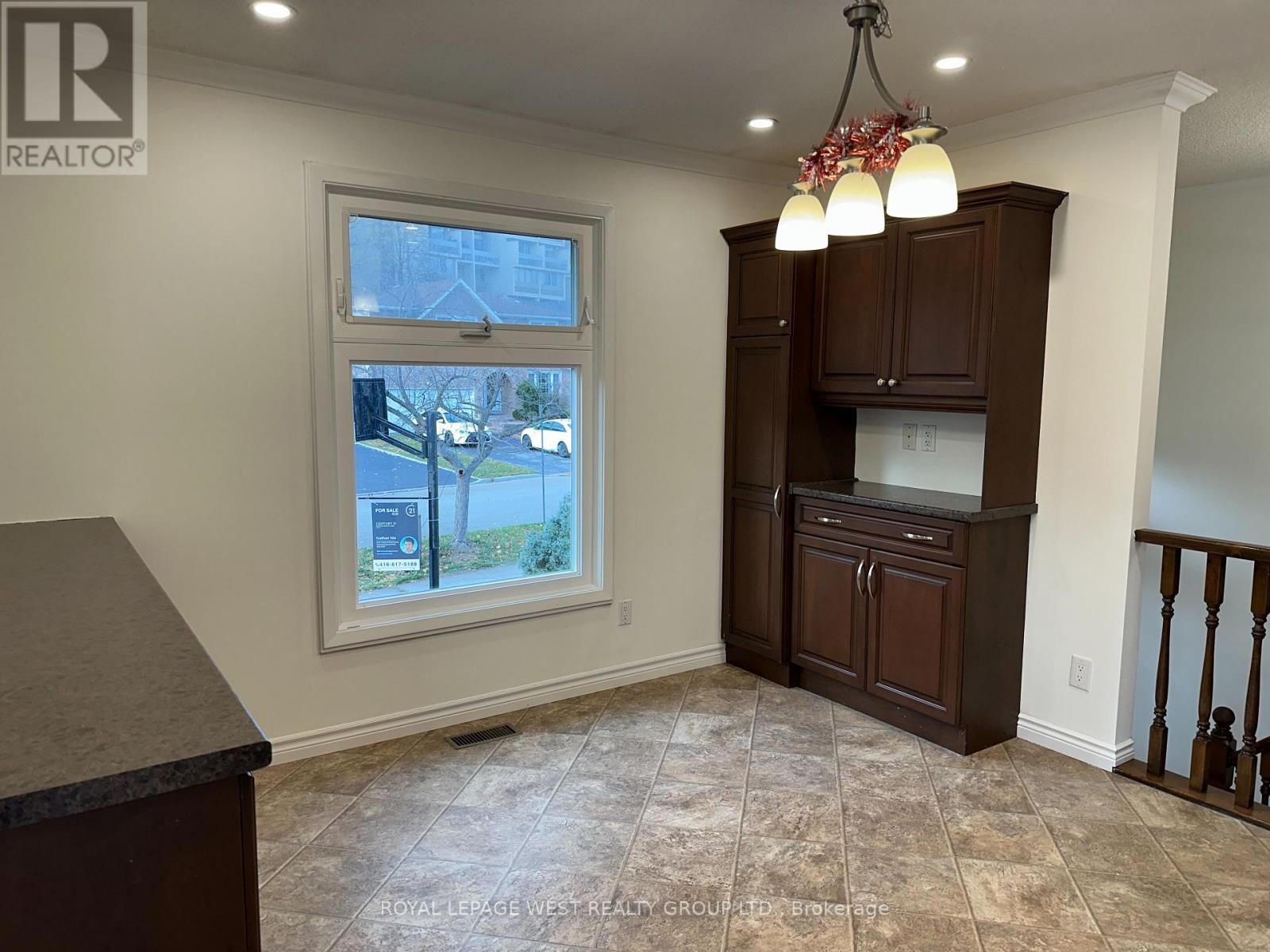 Upper - 1294 Forest Hill, Oakville, Ontario  L6H 2S4 - Photo 10 - W12608830