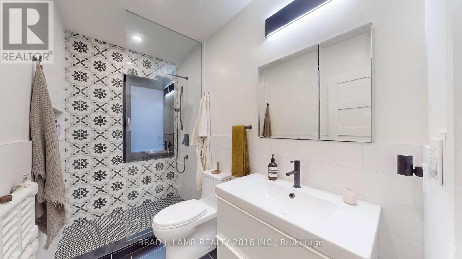 1558 A Davenport Road N, Toronto, Ontario  M6H 2J1 - Photo 10 - C12646420