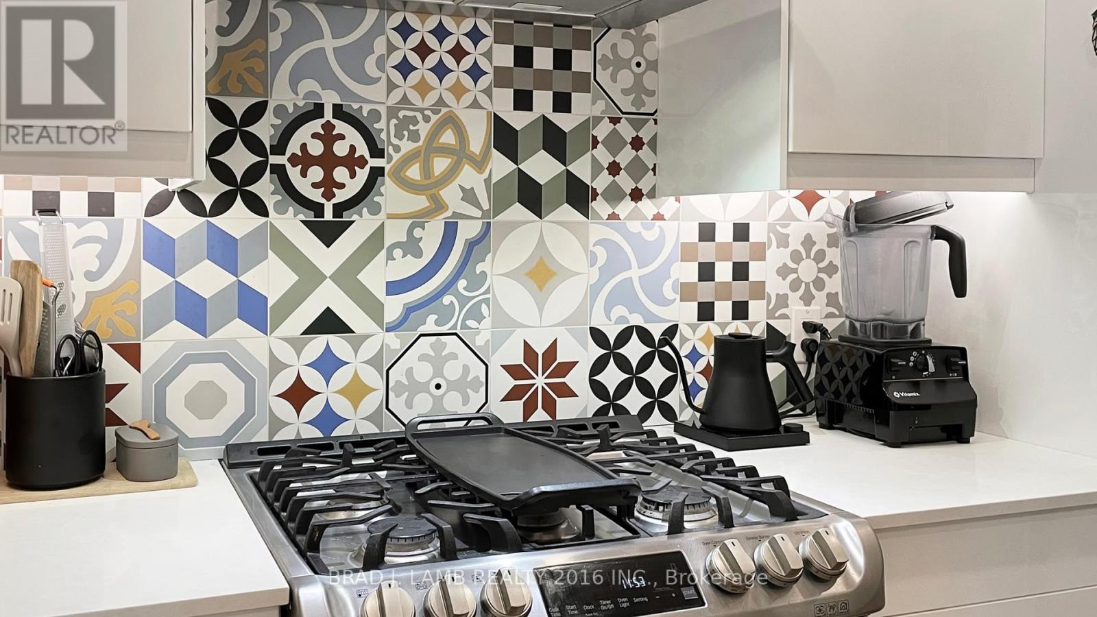 1558 A Davenport Road N, Toronto, Ontario  M6H 2J1 - Photo 8 - C12646420