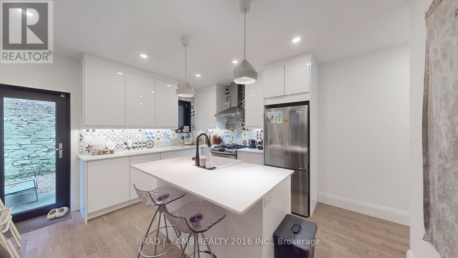 1558 A Davenport Road N, Toronto, Ontario  M6H 2J1 - Photo 9 - C12646420