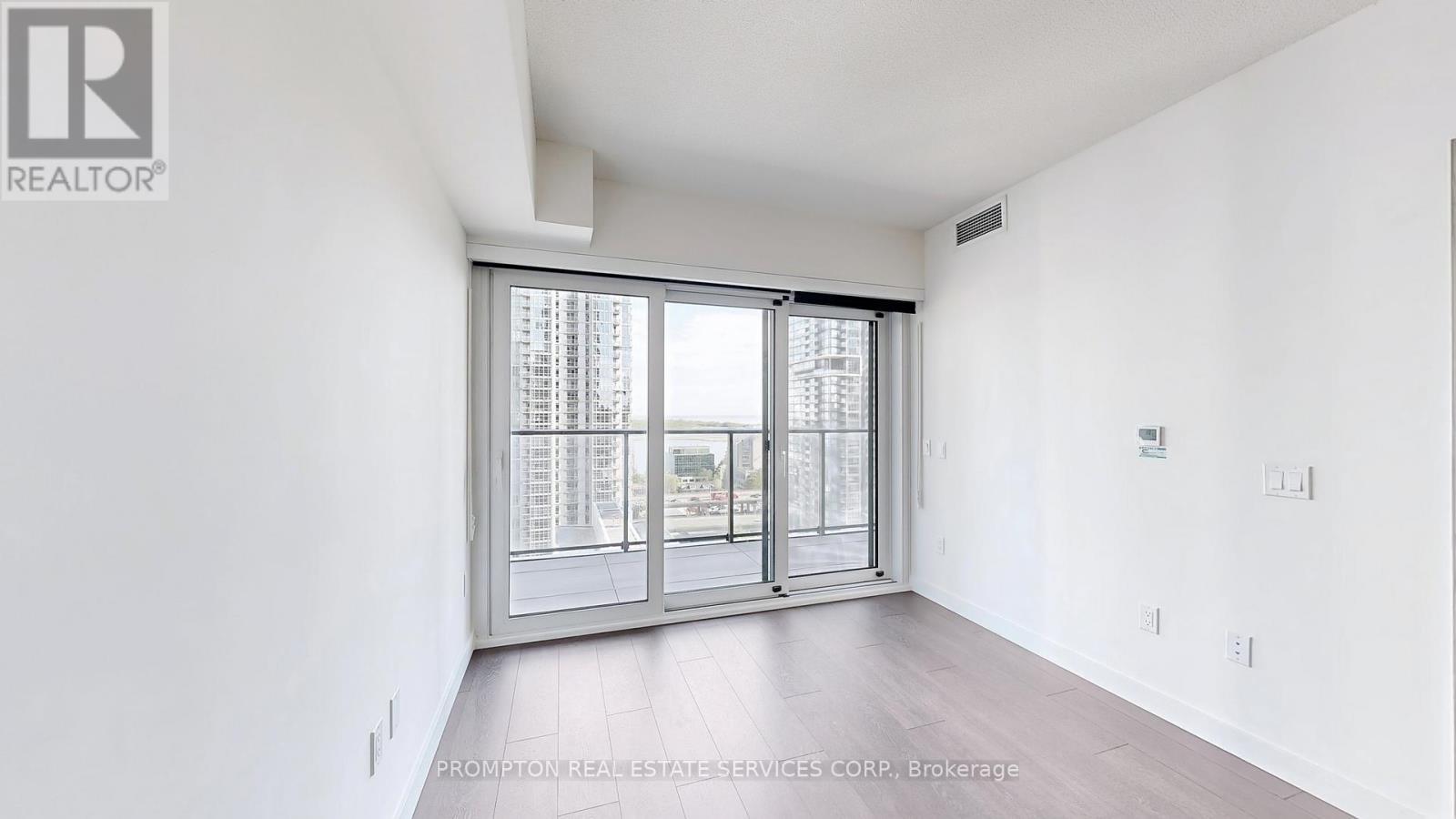 1608 - 3 Concord Cityplace Way, Toronto, Ontario  M5V 0X4 - Photo 6 - C12646480