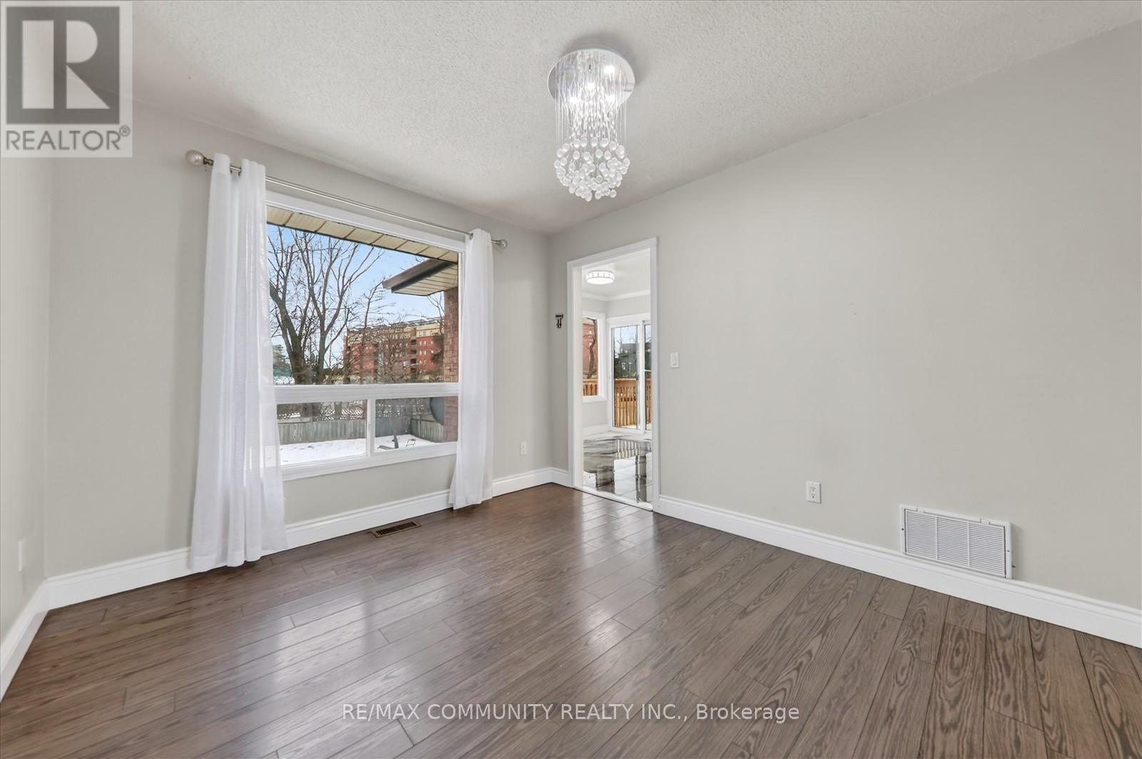 7 Eastwood Avenue N, Oshawa, Ontario  L1G 3Y5 - Photo 11 - E12646470