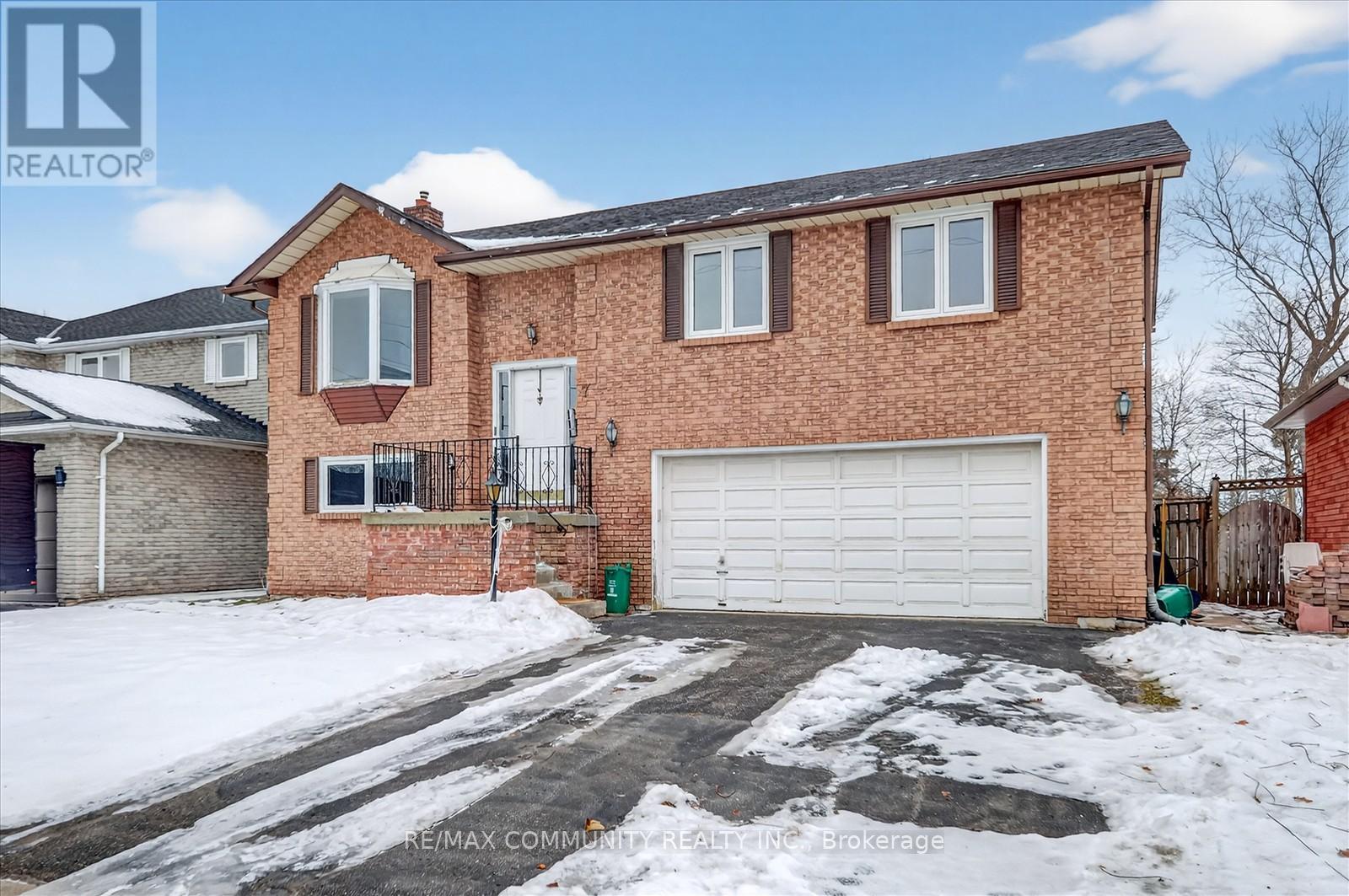 7 Eastwood Avenue N, Oshawa, Ontario  L1G 3Y5 - Photo 2 - E12646470