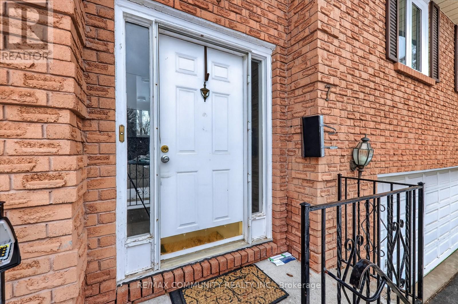 7 Eastwood Avenue N, Oshawa, Ontario  L1G 3Y5 - Photo 5 - E12646470