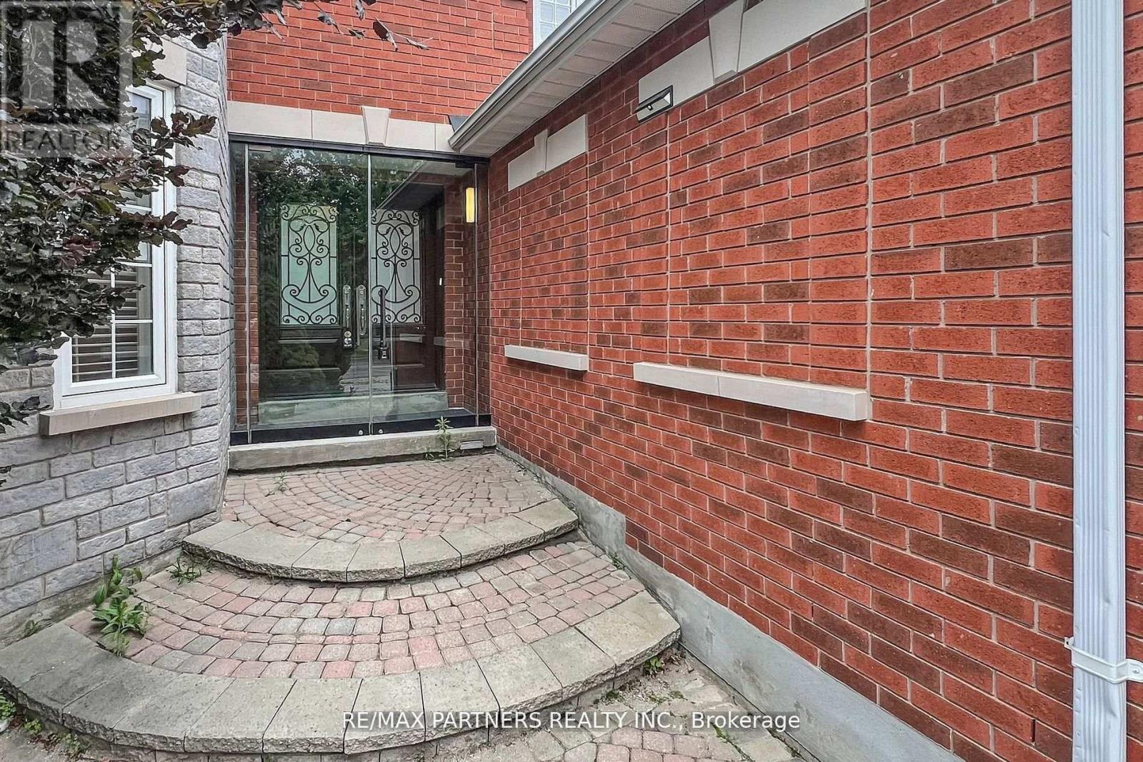 31 Eyer Drive, Markham, Ontario  L6C 1T8 - Photo 3 - N12646446