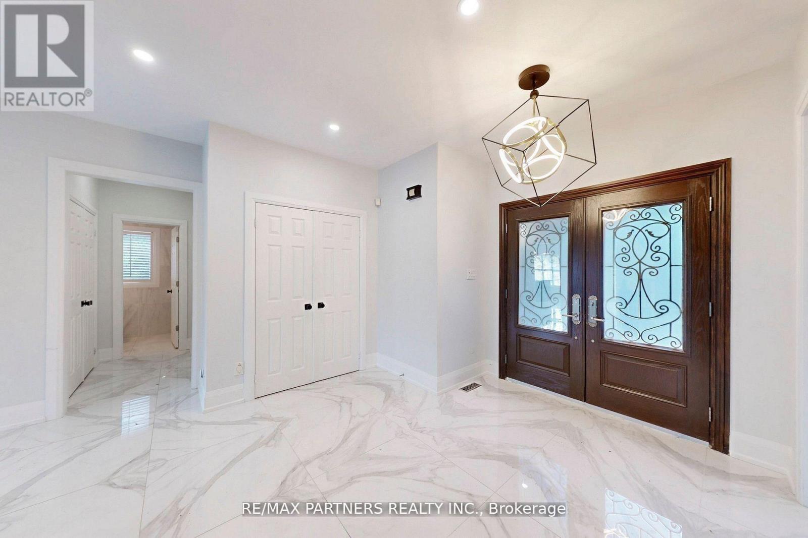 31 Eyer Drive, Markham, Ontario  L6C 1T8 - Photo 5 - N12646446