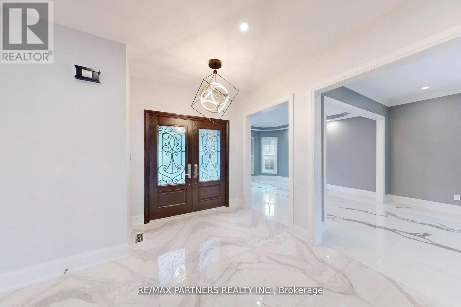 31 Eyer Drive, Markham, Ontario  L6C 1T8 - Photo 6 - N12646446