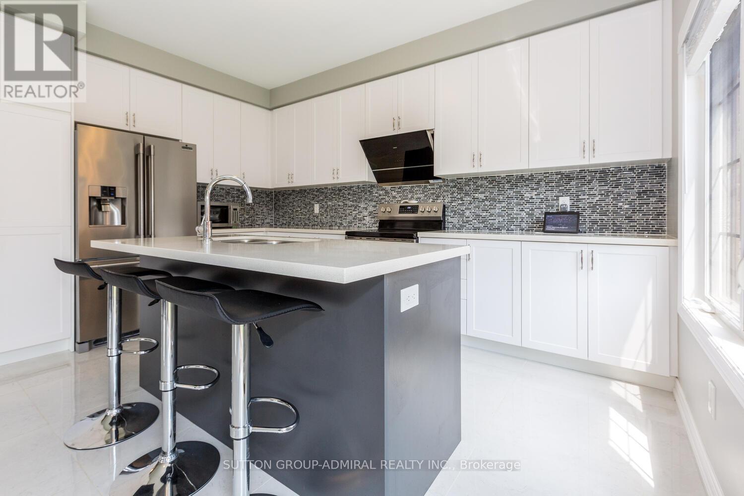 53 Pietrowski Drive, Georgina, Ontario  L4P 0J8 - Photo 13 - N12646450