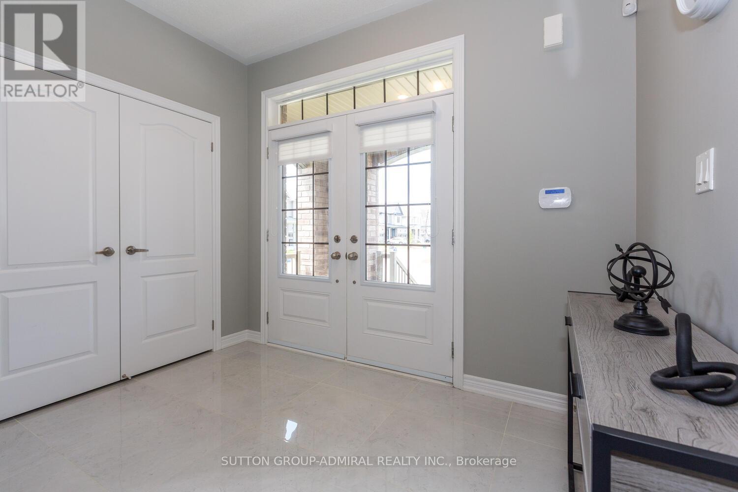 53 Pietrowski Drive, Georgina, Ontario  L4P 0J8 - Photo 3 - N12646450