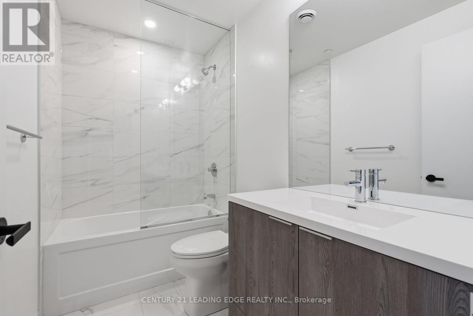 3211 - 8 Interchange Way, Vaughan, Ontario  L4K 5Z7 - Photo 13 - N12646456