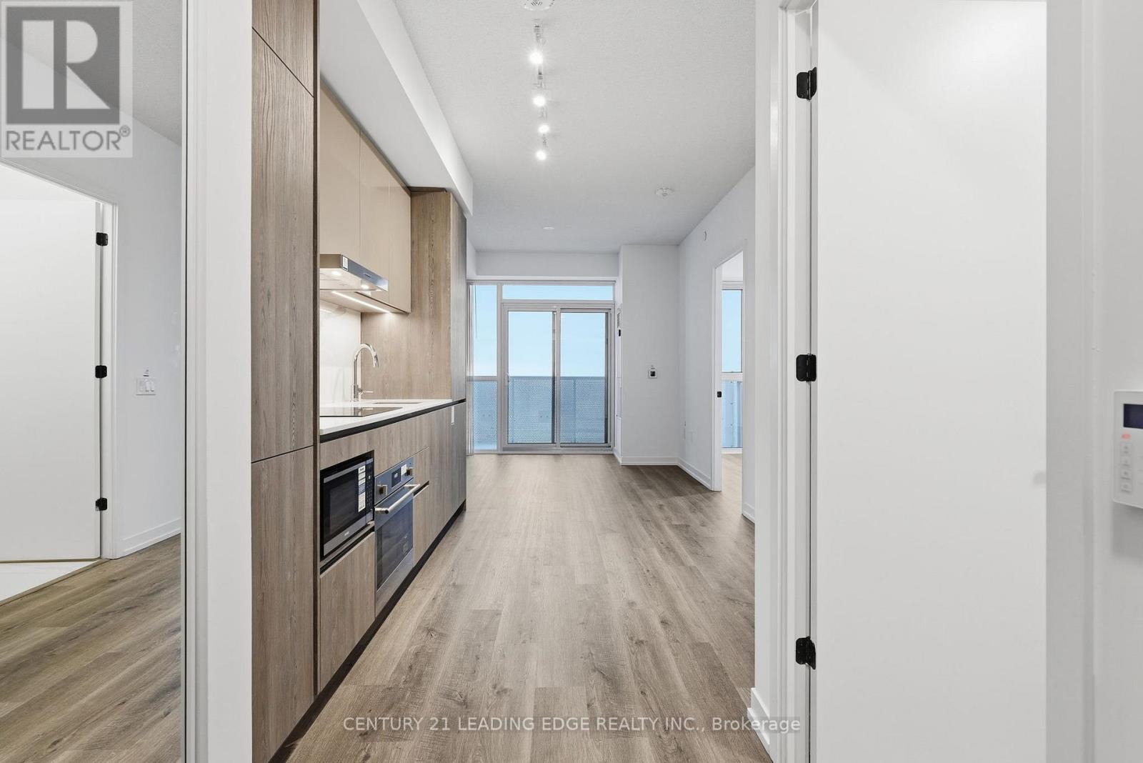 3211 - 8 Interchange Way, Vaughan, Ontario  L4K 5Z7 - Photo 4 - N12646456