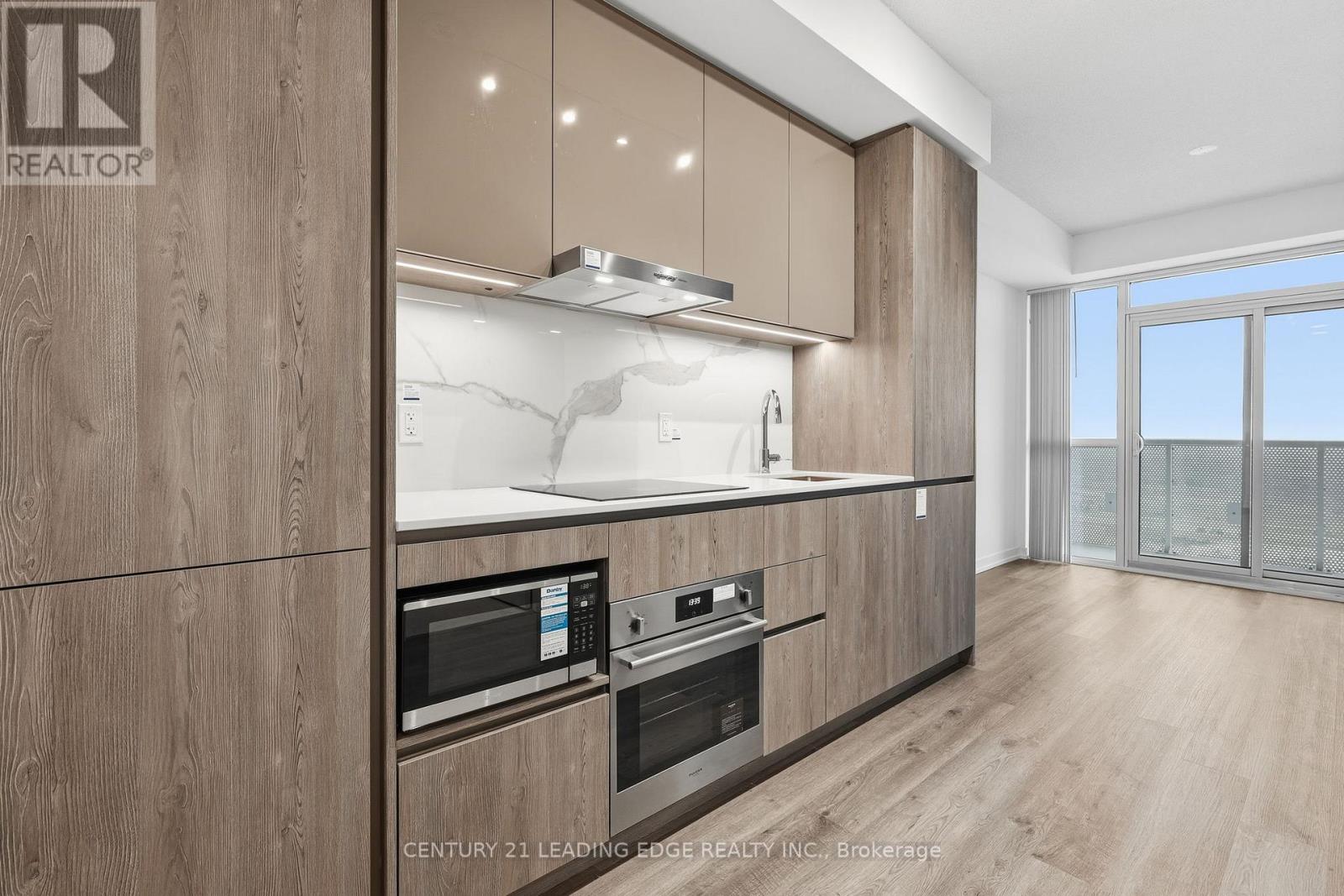 3211 - 8 Interchange Way, Vaughan, Ontario  L4K 5Z7 - Photo 5 - N12646456