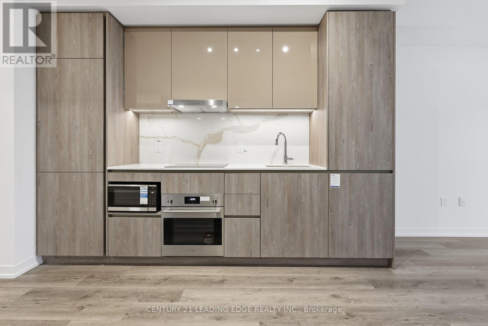 3211 - 8 Interchange Way, Vaughan, Ontario  L4K 5Z7 - Photo 6 - N12646456