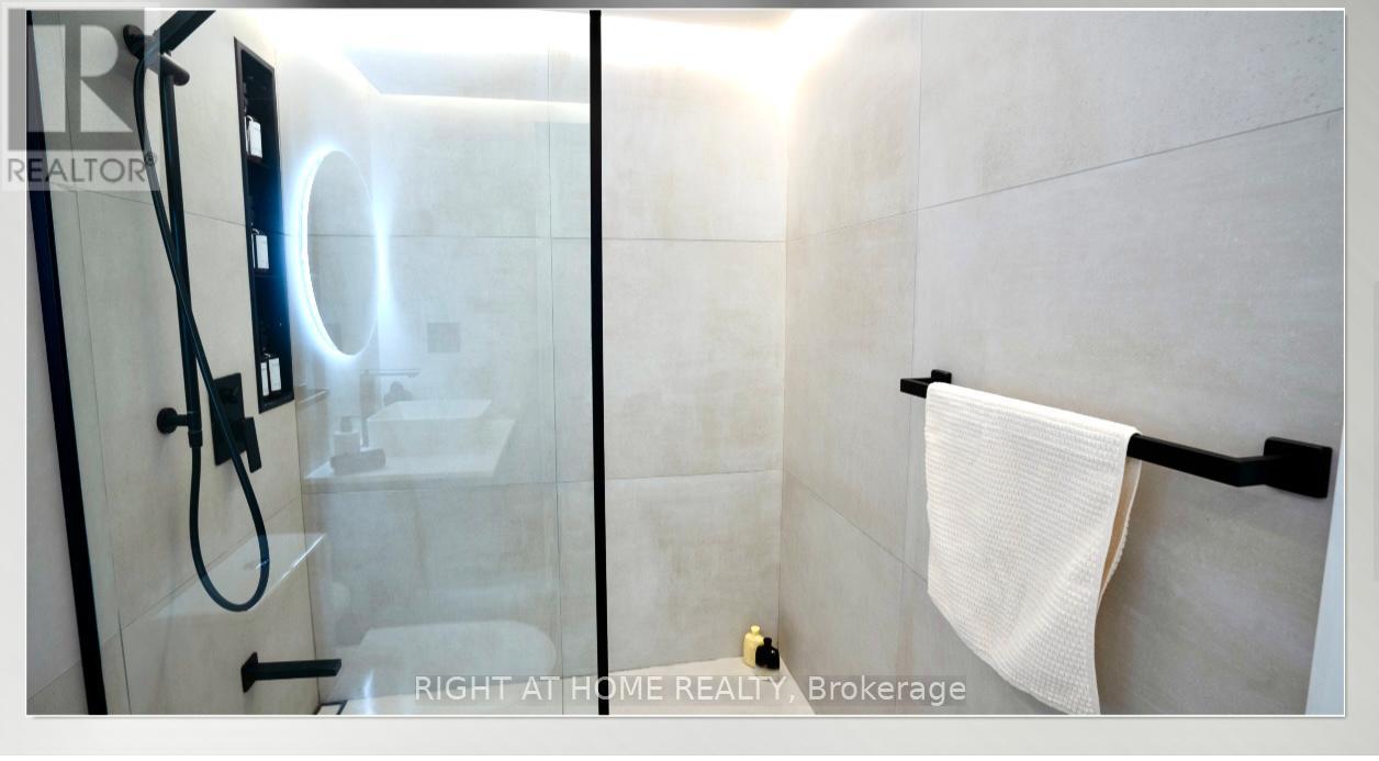 50 Eglinton Avenue, Mississauga, Ontario  L5R 3P5 - Photo 16 - W12646384