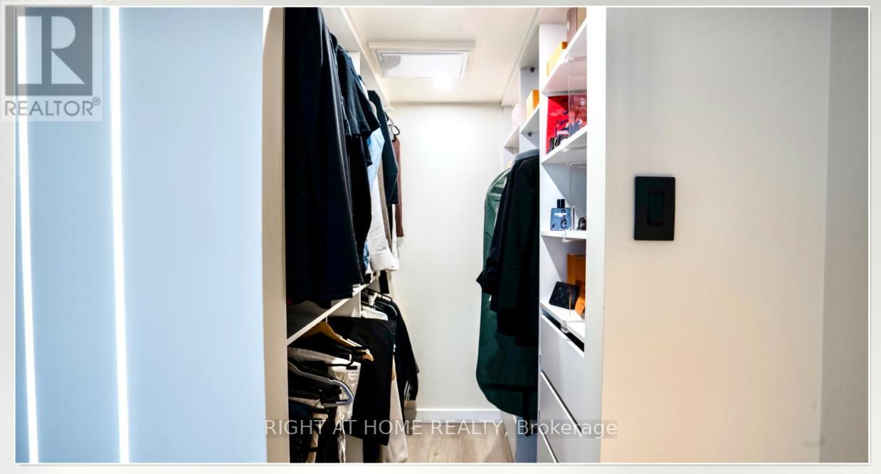 50 Eglinton Avenue, Mississauga, Ontario  L5R 3P5 - Photo 19 - W12646384