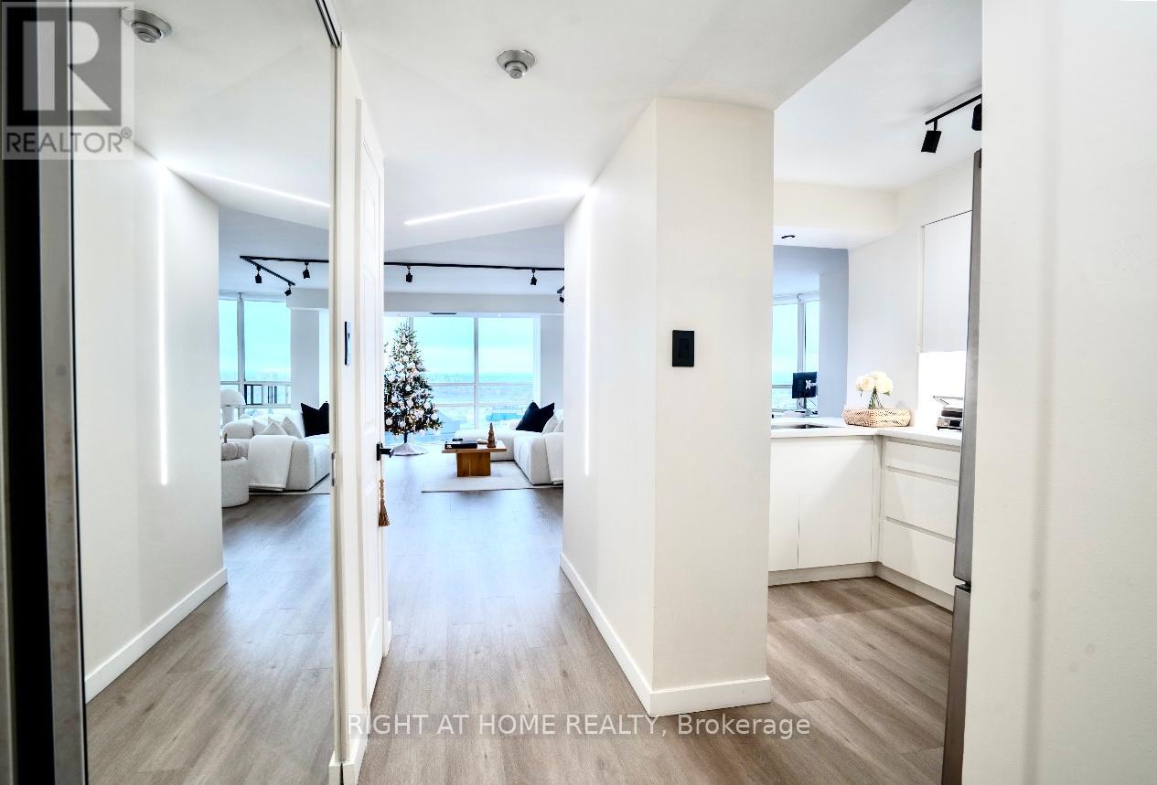 50 Eglinton Avenue, Mississauga, Ontario  L5R 3P5 - Photo 3 - W12646384