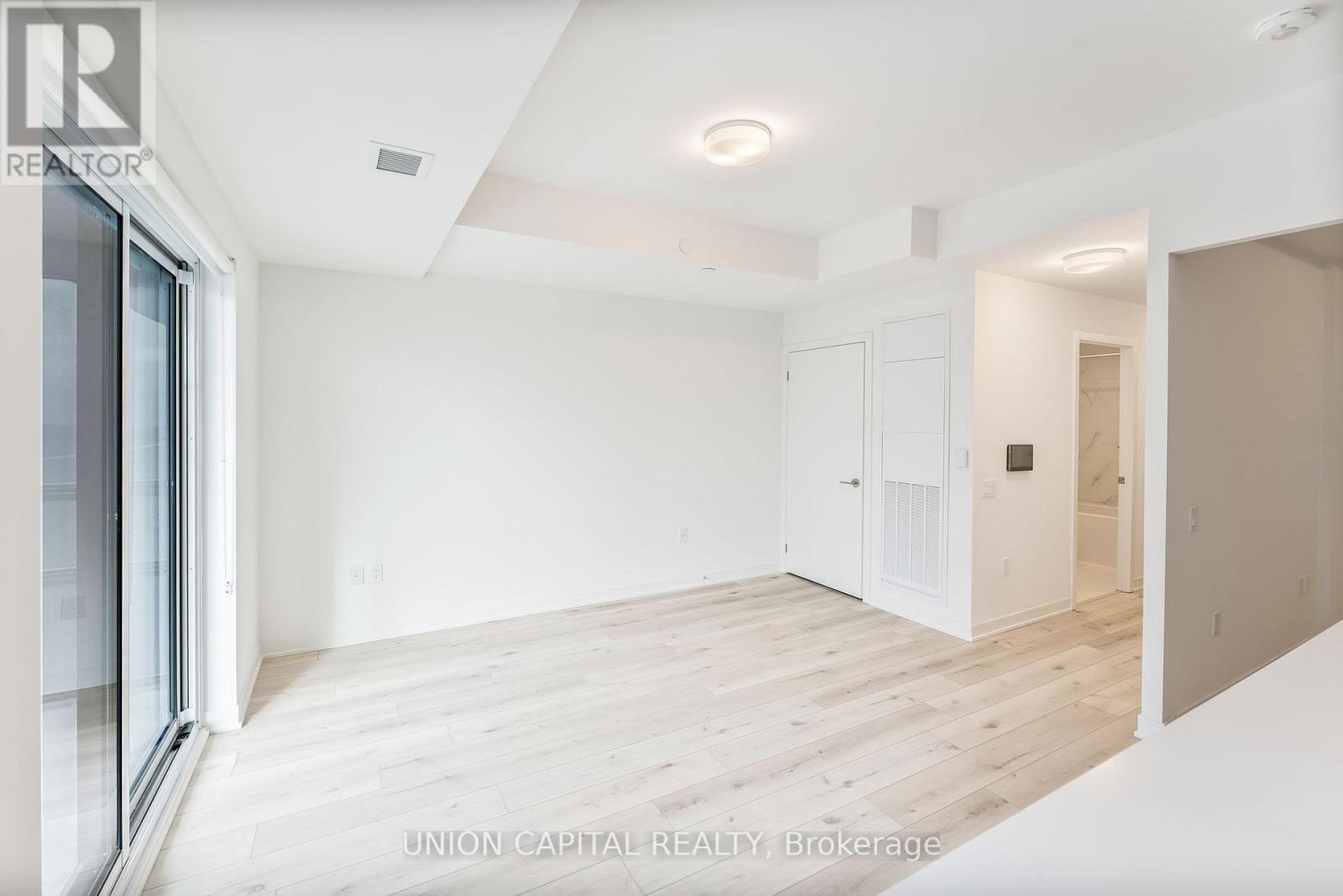 618 - 395 Dundas Street W, Oakville, Ontario  L6M 5R8 - Photo 10 - W12646402