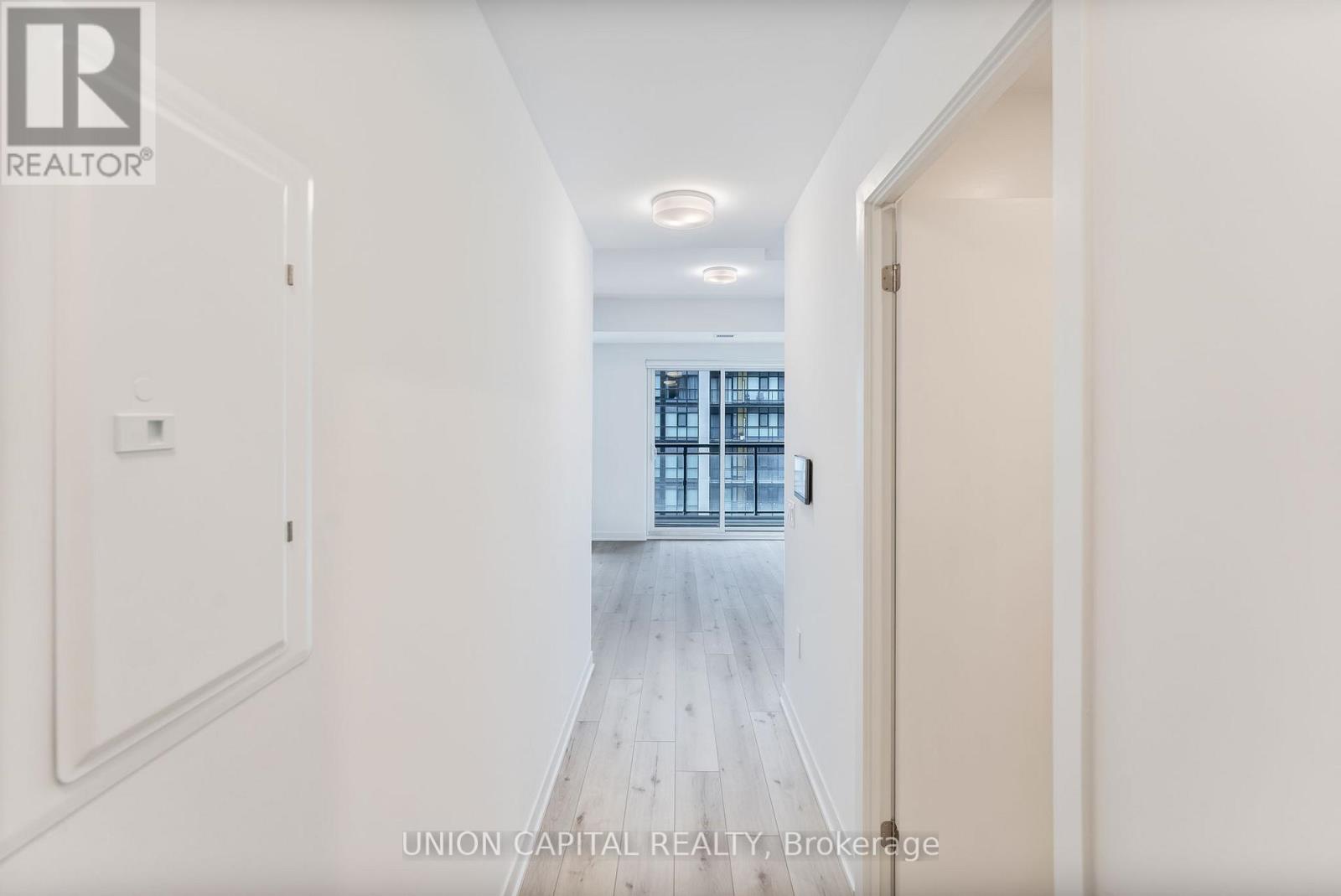 618 - 395 Dundas Street W, Oakville, Ontario  L6M 5R8 - Photo 2 - W12646402