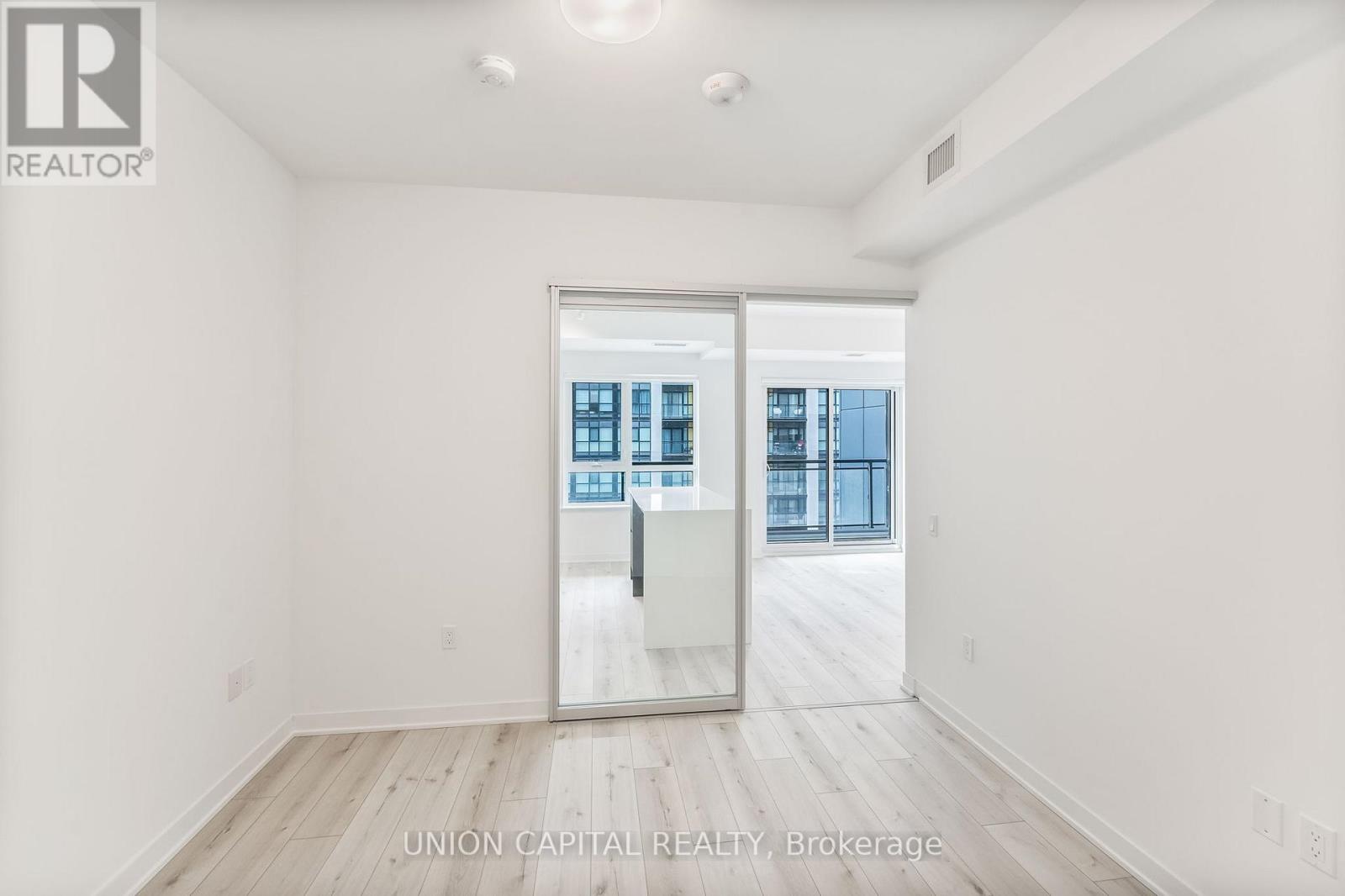 618 - 395 Dundas Street W, Oakville, Ontario  L6M 5R8 - Photo 22 - W12646402