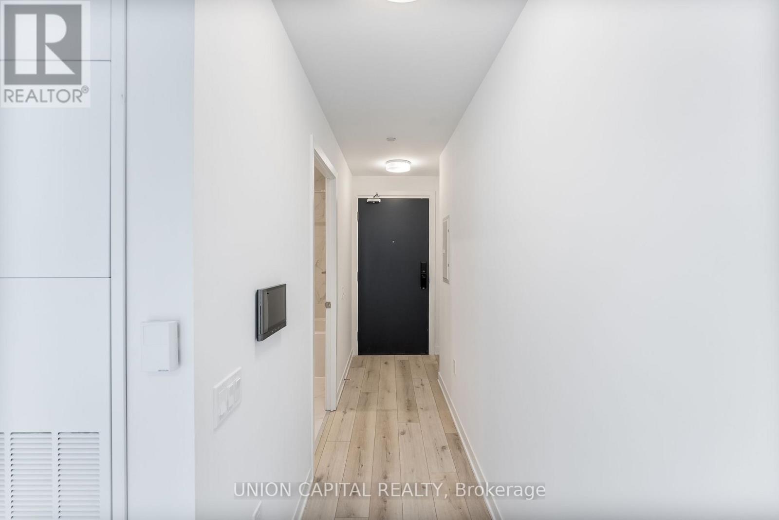 618 - 395 Dundas Street W, Oakville, Ontario  L6M 5R8 - Photo 3 - W12646402