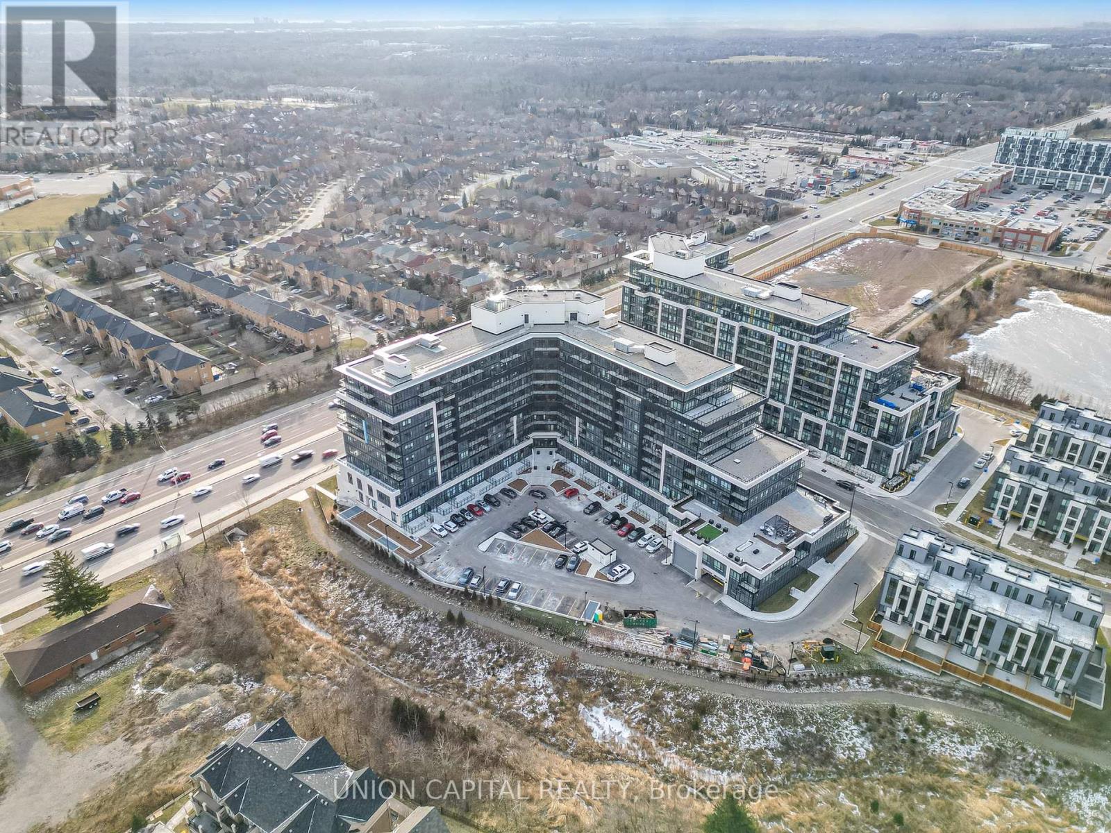 618 - 395 Dundas Street W, Oakville, Ontario  L6M 5R8 - Photo 32 - W12646402