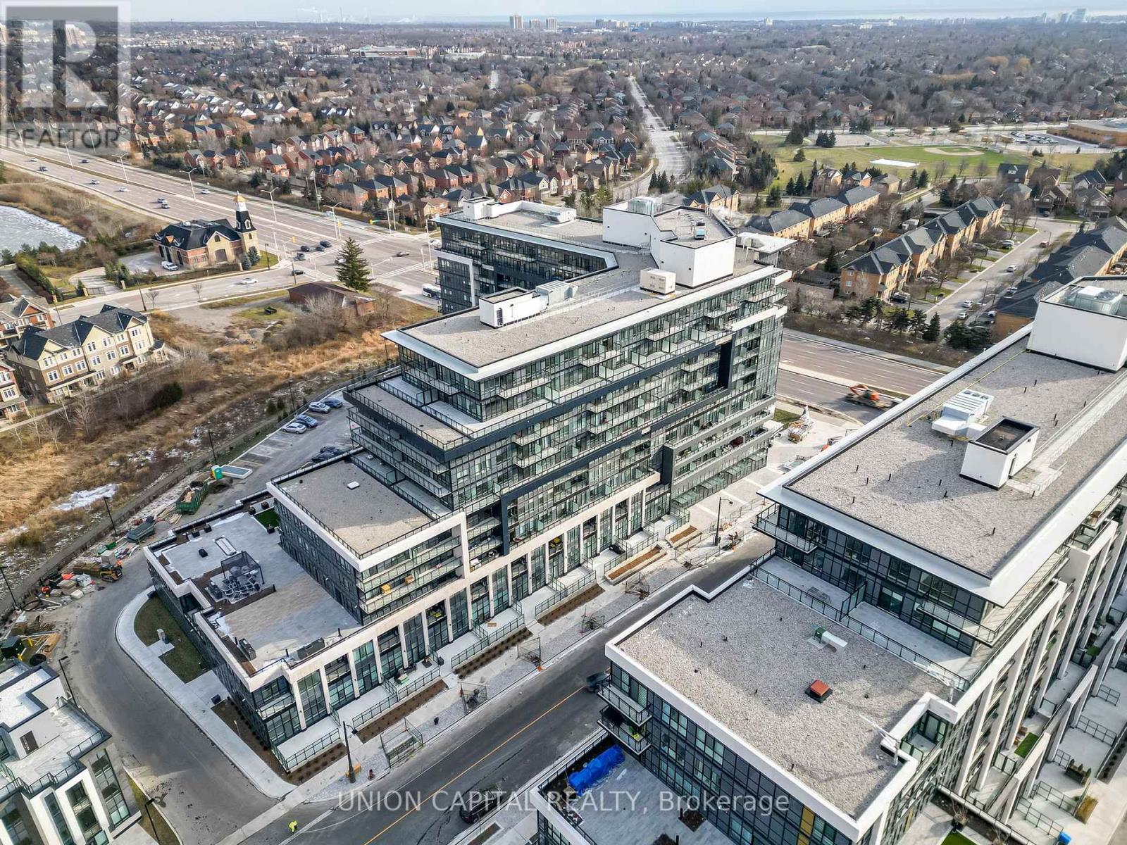 618 - 395 Dundas Street W, Oakville, Ontario  L6M 5R8 - Photo 33 - W12646402