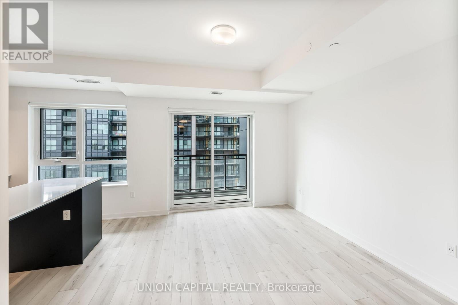 618 - 395 Dundas Street W, Oakville, Ontario  L6M 5R8 - Photo 8 - W12646402